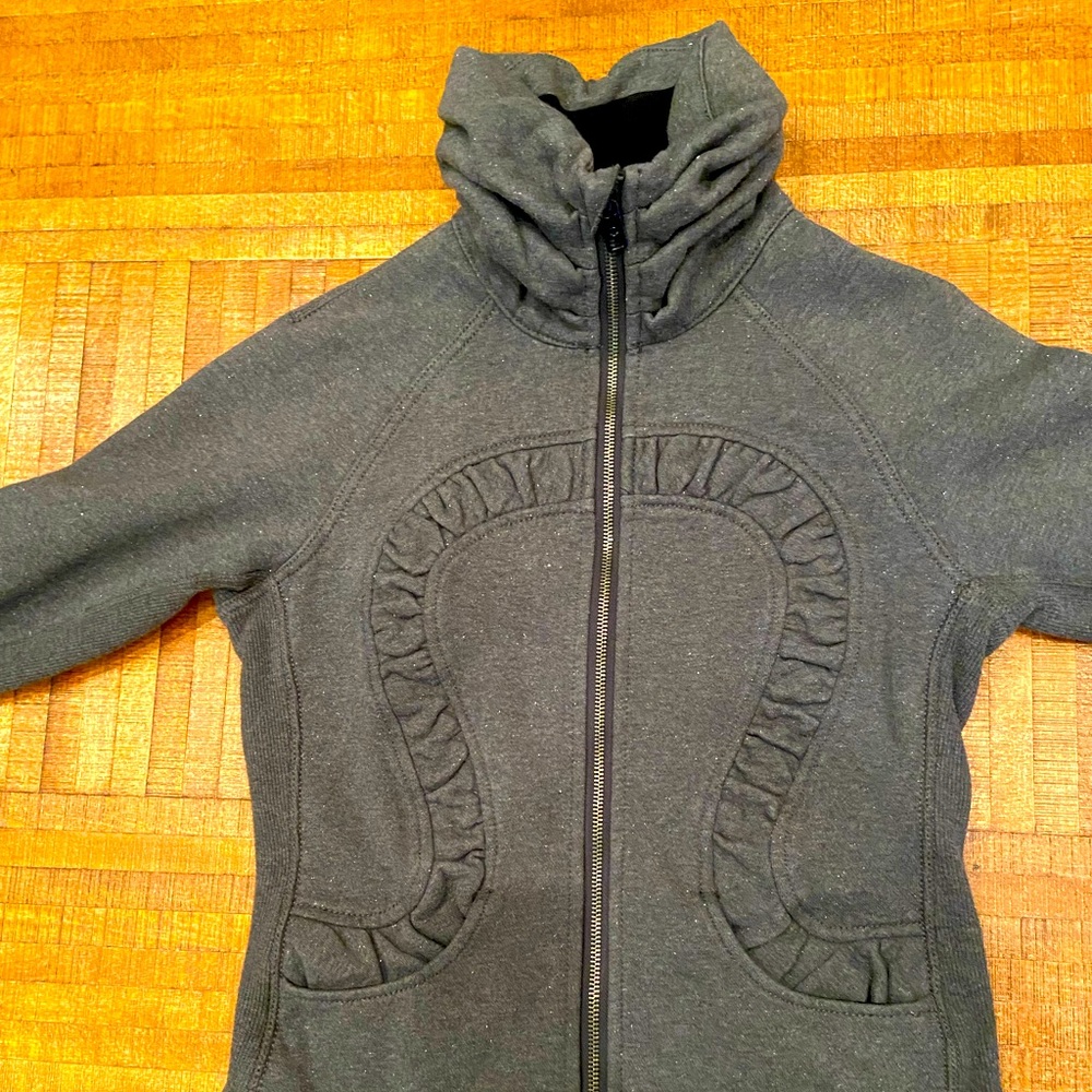 LuLulemon zip up sweater